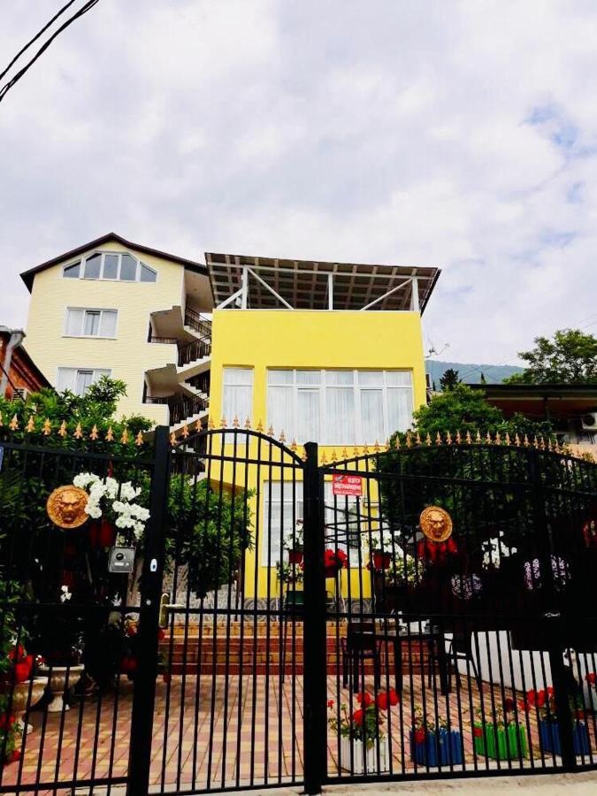 Anna-Saria Guest House Gagra Buitenkant foto